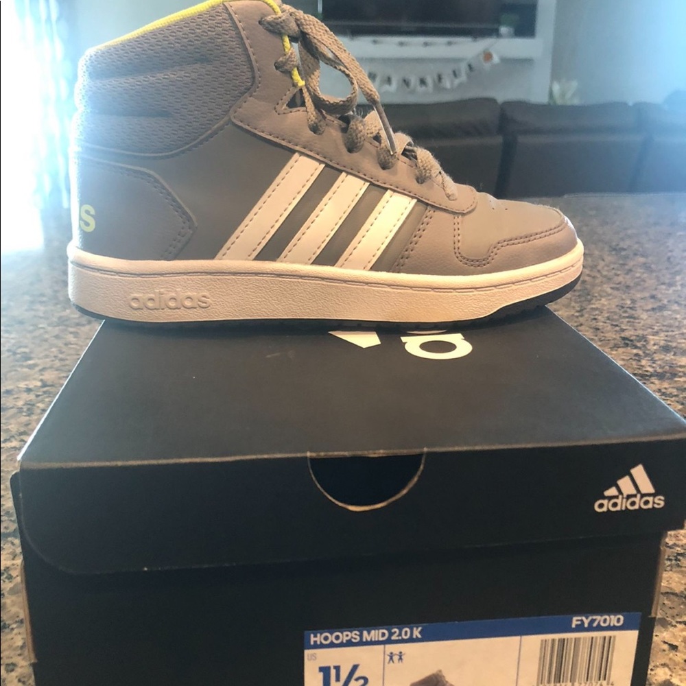 Adidas Hoops Mid 2.0 - boys size 1.5
